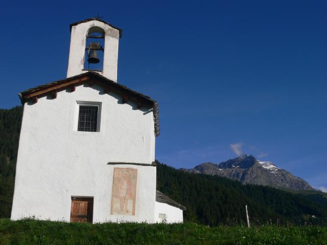 Der Piz Varuna und die Kapelle in Selva